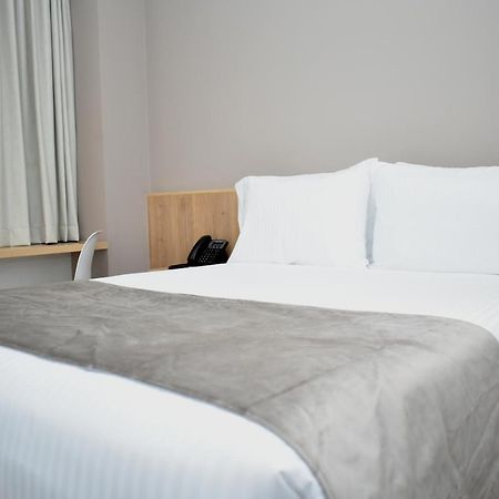 Em Hotel Corferias Embajada Americana ボゴタ エクステリア 写真
