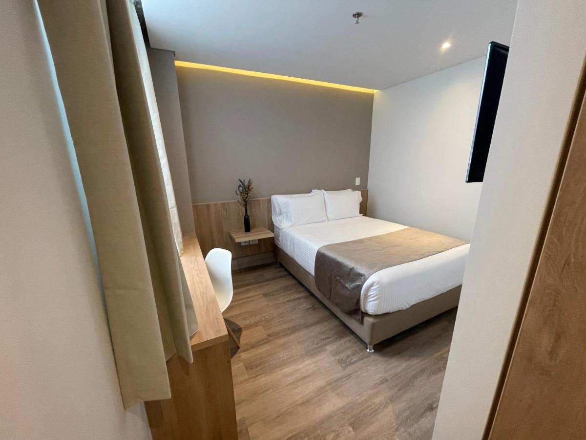 Em Hotel Corferias Embajada Americana ボゴタ エクステリア 写真