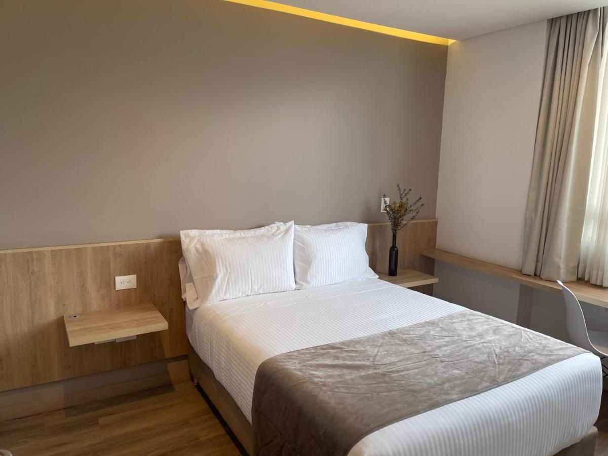 Em Hotel Corferias Embajada Americana ボゴタ エクステリア 写真
