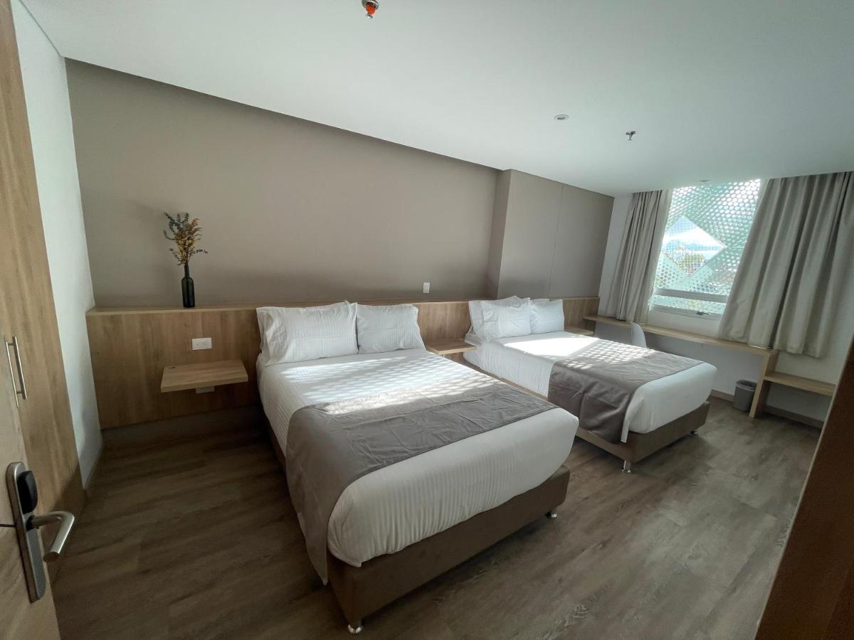 Em Hotel Corferias Embajada Americana ボゴタ エクステリア 写真