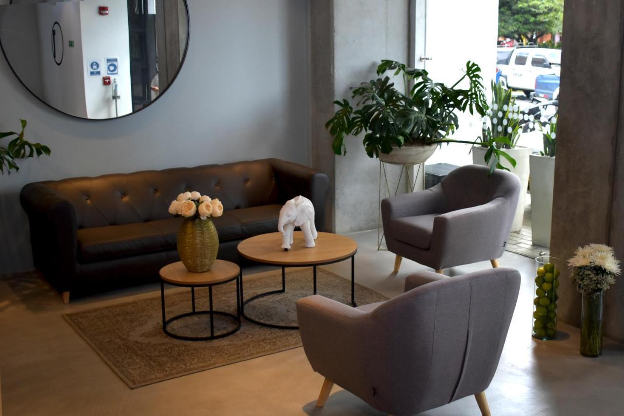 Em Hotel Corferias Embajada Americana ボゴタ エクステリア 写真