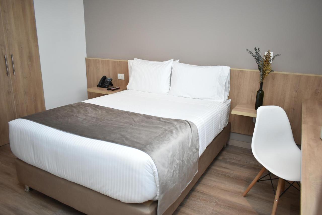 Em Hotel Corferias Embajada Americana ボゴタ エクステリア 写真