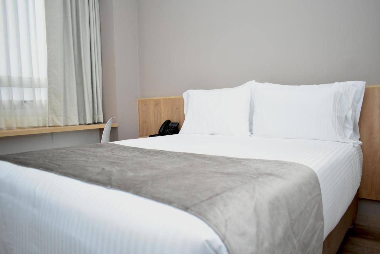 Em Hotel Corferias Embajada Americana ボゴタ エクステリア 写真
