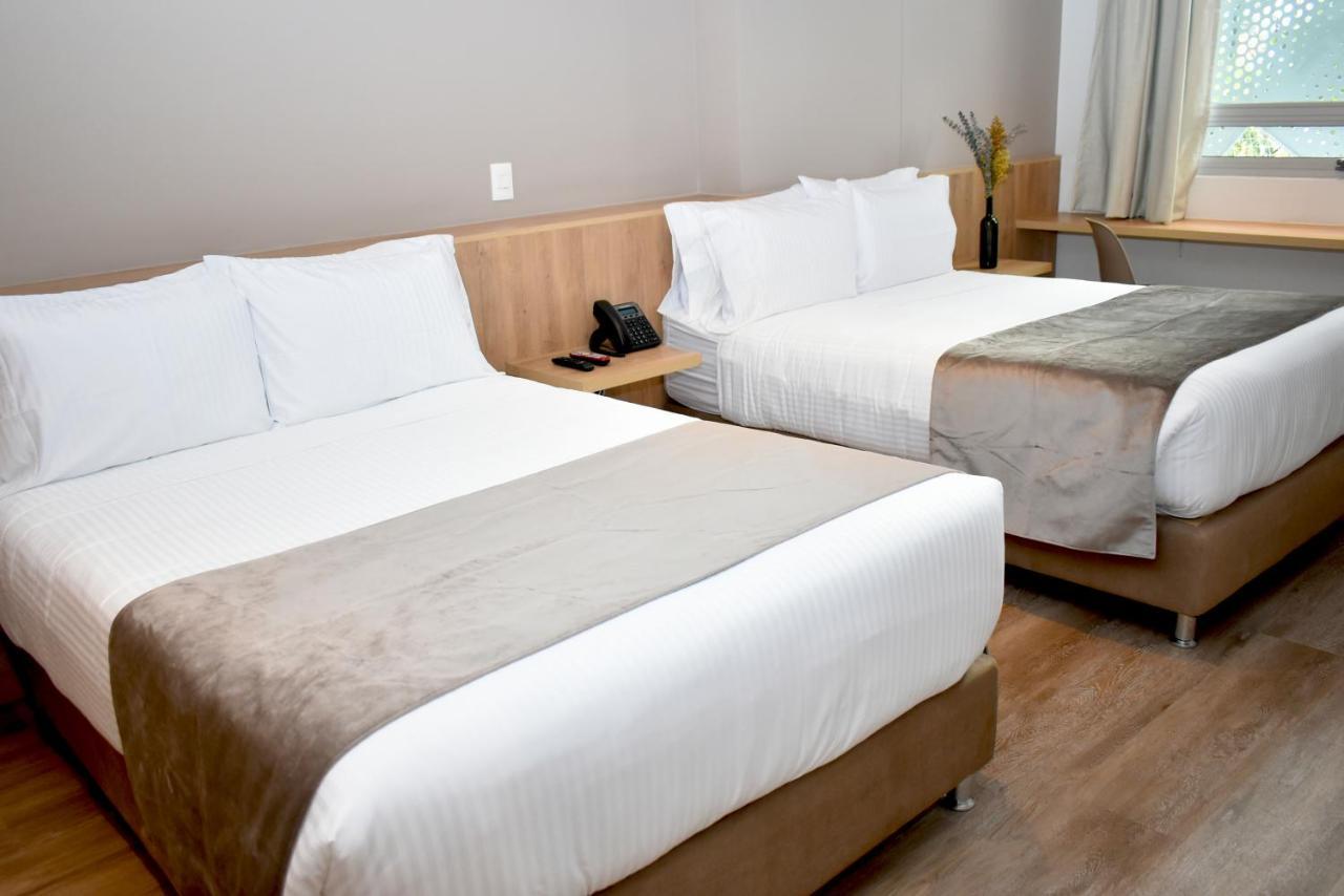 Em Hotel Corferias Embajada Americana ボゴタ エクステリア 写真