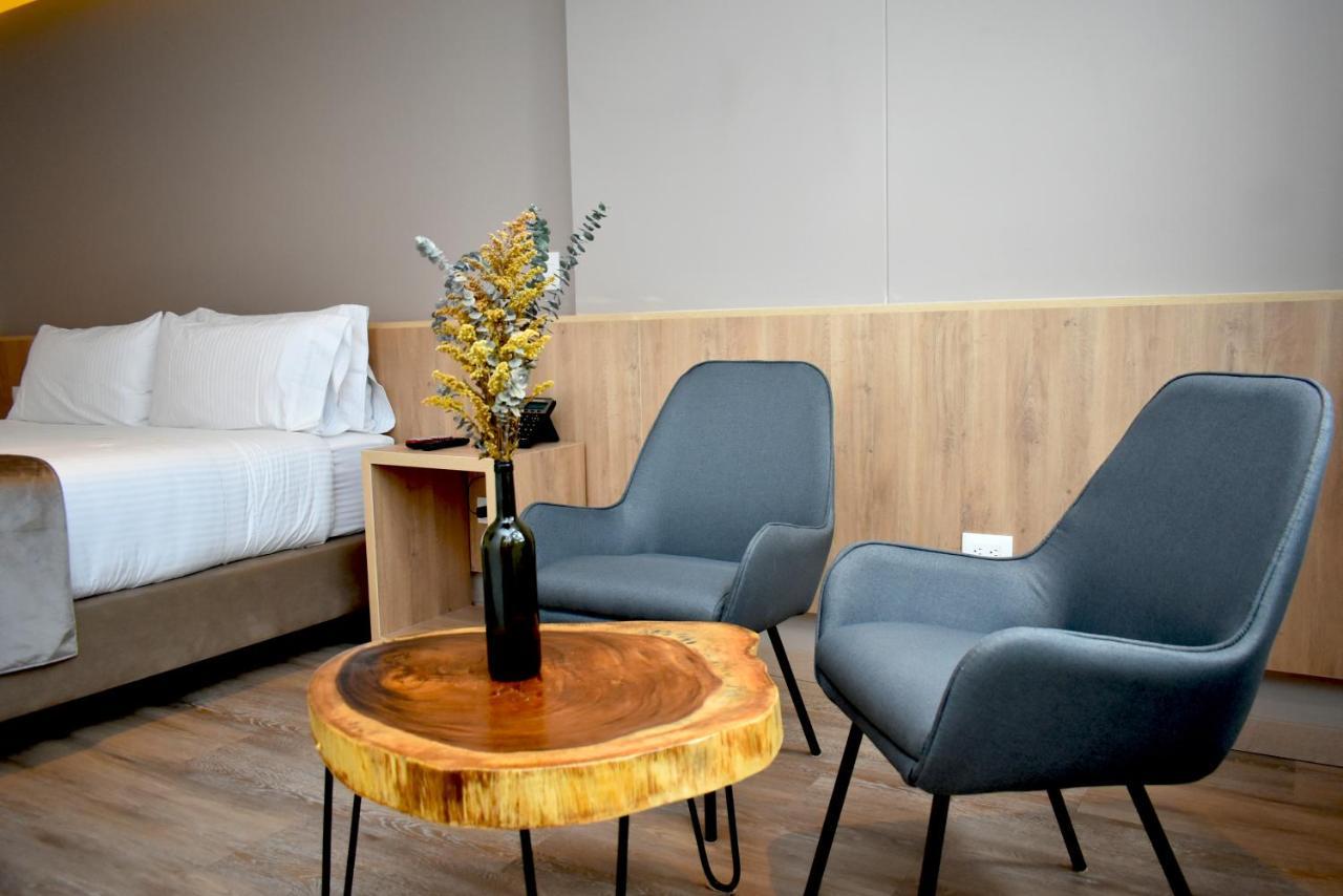 Em Hotel Corferias Embajada Americana ボゴタ エクステリア 写真
