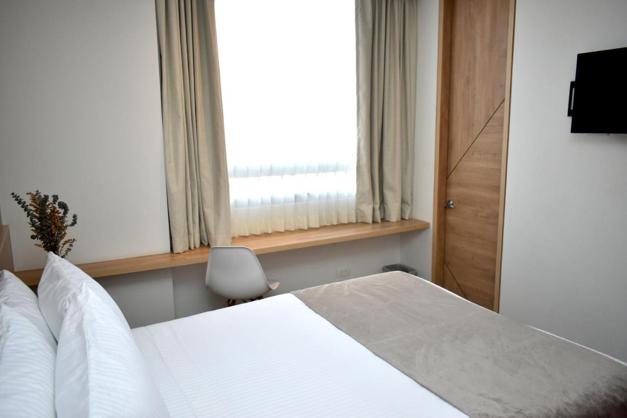 Em Hotel Corferias Embajada Americana ボゴタ エクステリア 写真