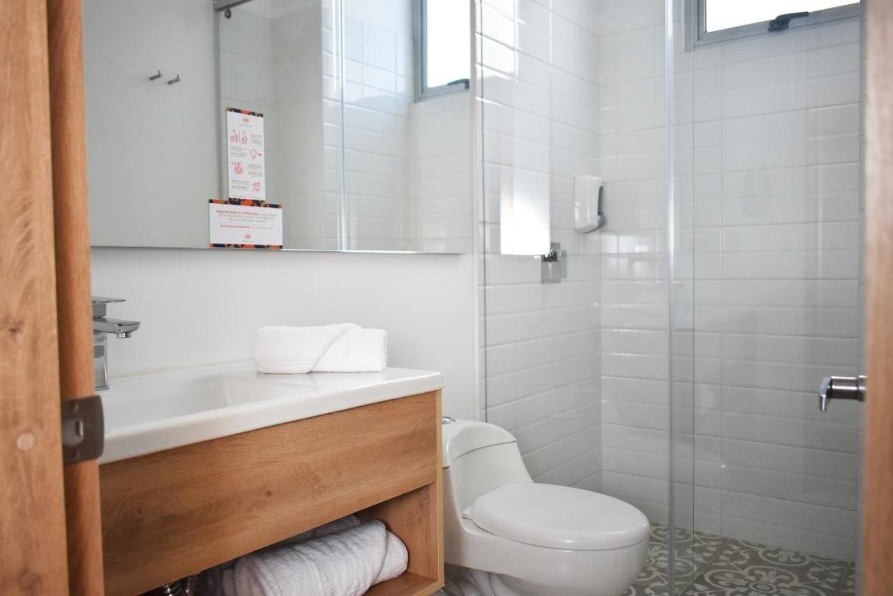 Em Hotel Corferias Embajada Americana ボゴタ エクステリア 写真