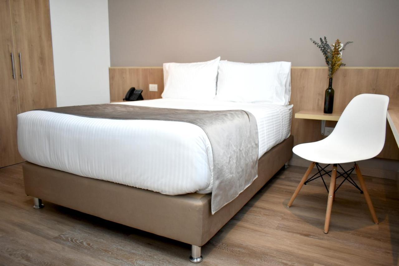 Em Hotel Corferias Embajada Americana ボゴタ エクステリア 写真