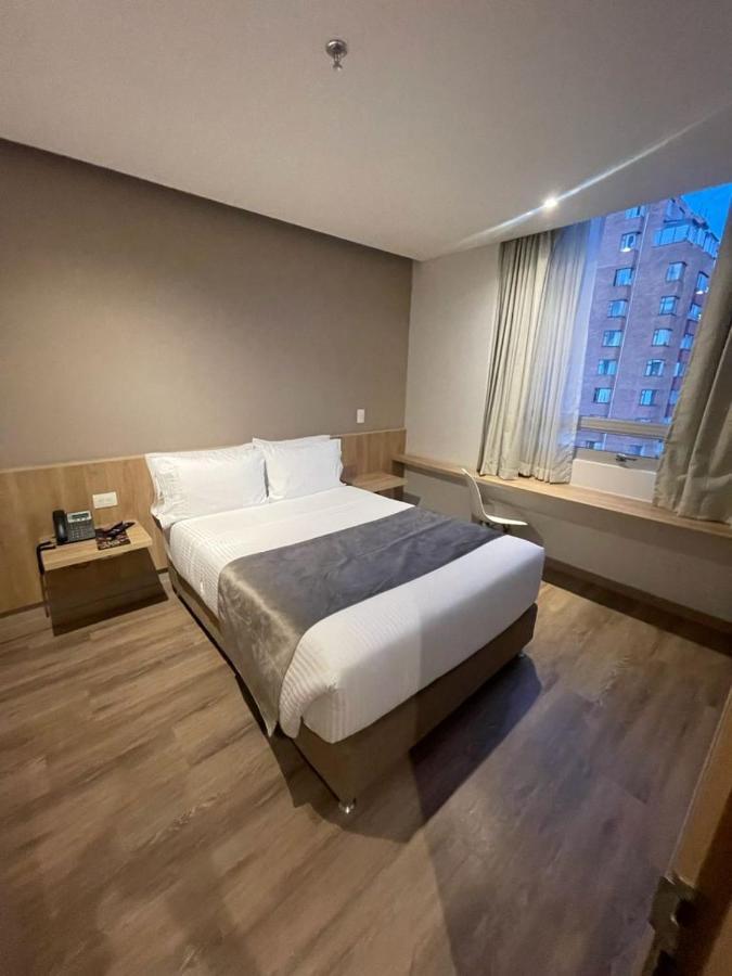 Em Hotel Corferias Embajada Americana ボゴタ エクステリア 写真