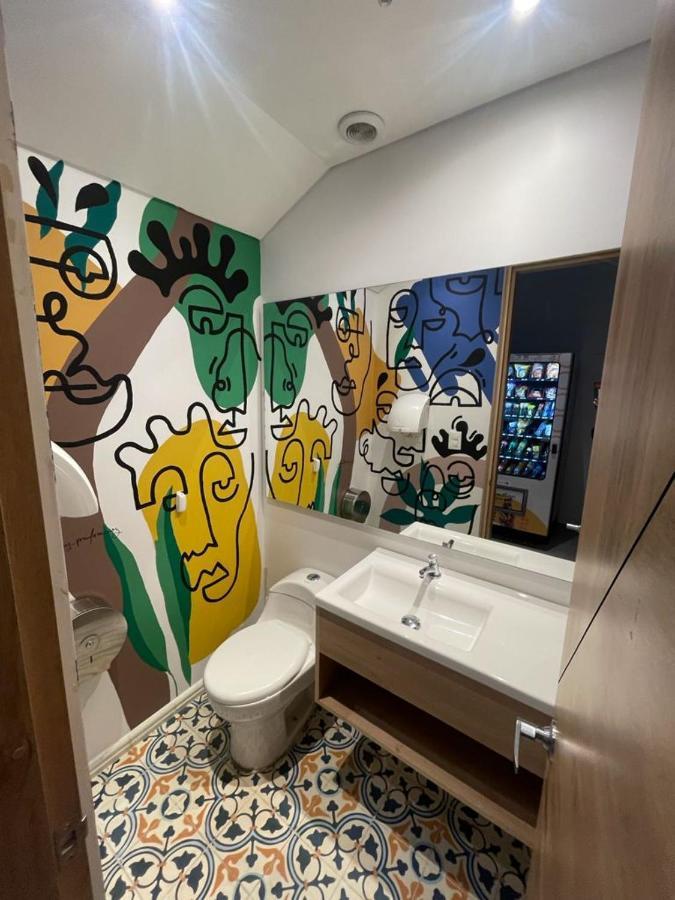Em Hotel Corferias Embajada Americana ボゴタ エクステリア 写真