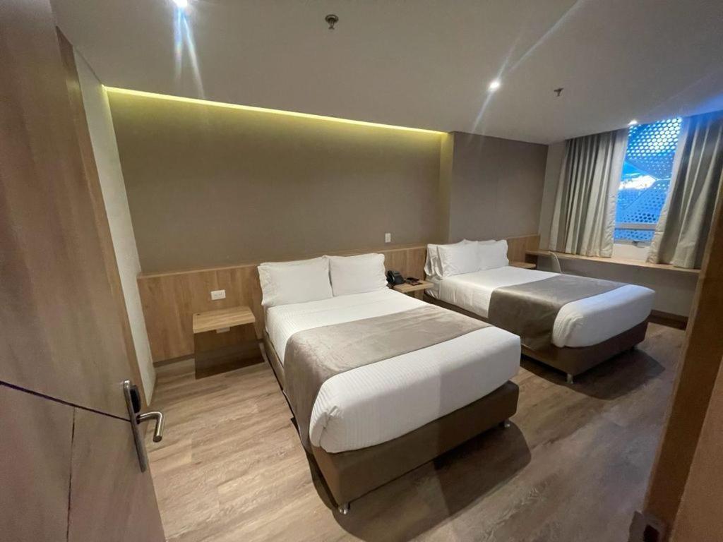Em Hotel Corferias Embajada Americana ボゴタ エクステリア 写真