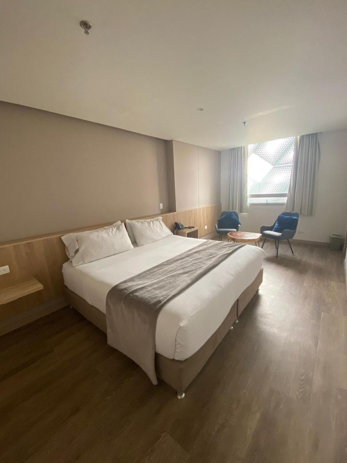 Em Hotel Corferias Embajada Americana ボゴタ エクステリア 写真